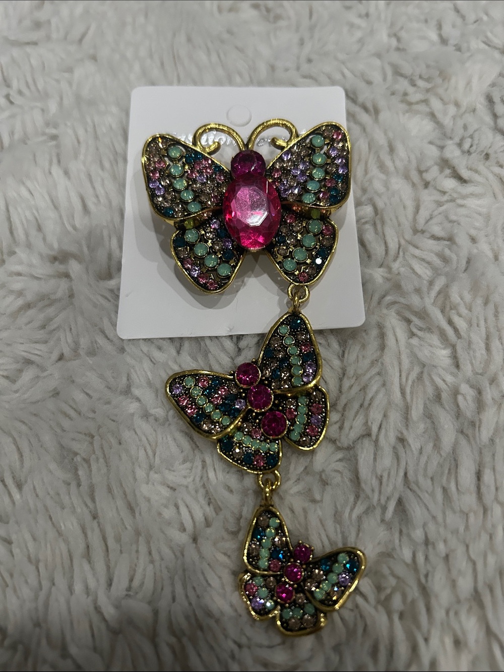 Aratta Hanging In There Butterfly Pin - Picture 2 of 3